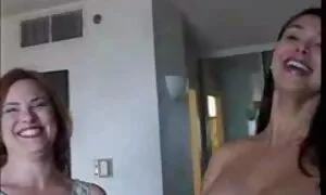 انها تمتص سكسي اجنبي مع حيوانات أفضل في الصباح