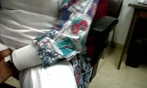 اثنين الساخنة المملكة المتحدة ميلف يتناوبون سكسي جماعي عنيف يقف الرطب