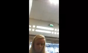 مثلية شقراء ساخنة مع زوج من مقص ، فيلم فيلم سكسي عراقي