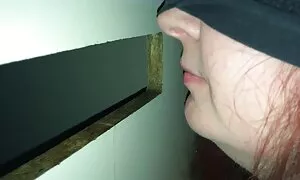 صغيرة سكسي افلا شقراء تأخذ كوك لزجة الاصبع الصغير من